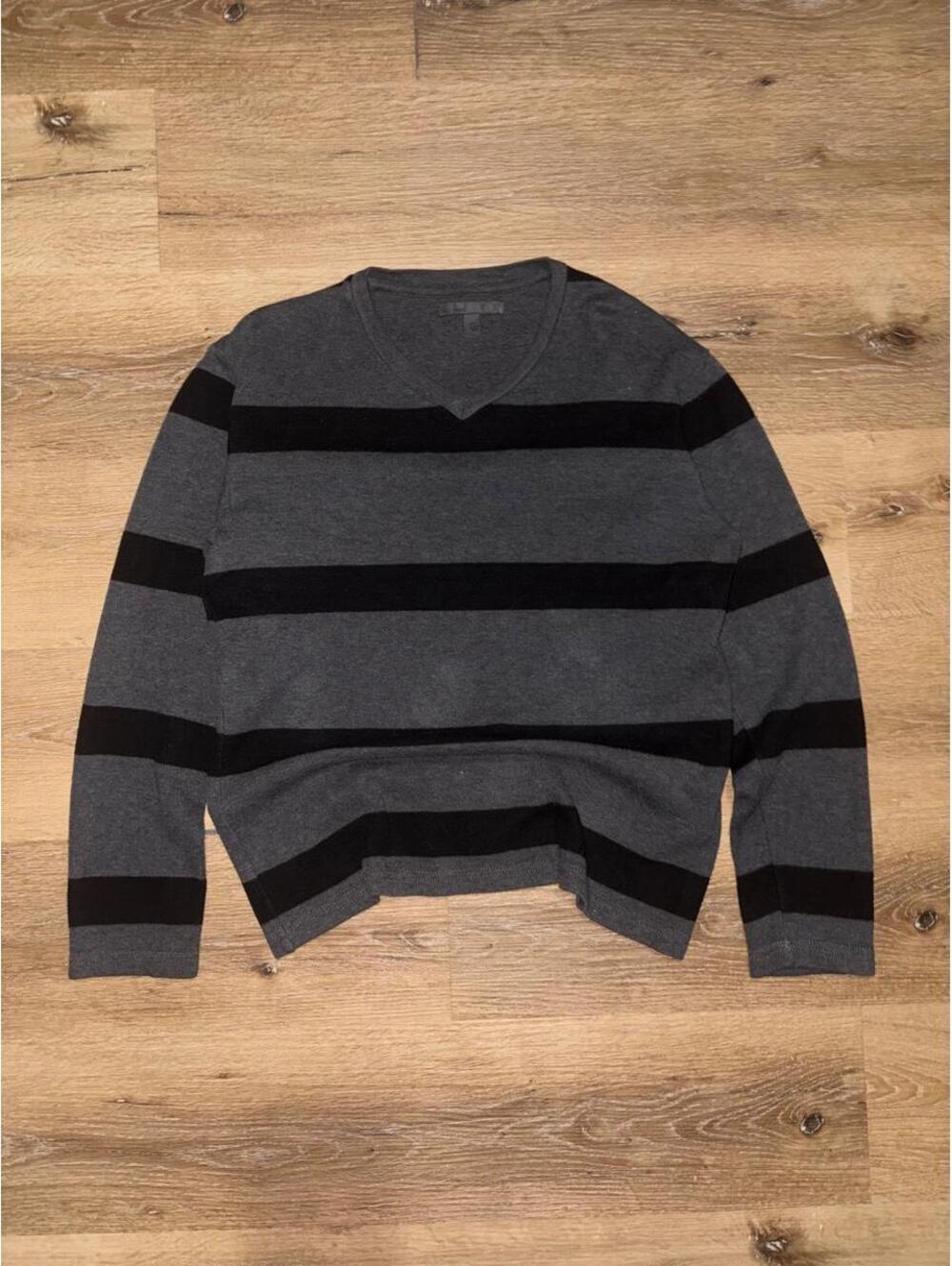 Women’s Old Navy Gray Black Striped V-Neck Sweater Size Medium